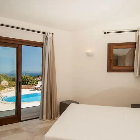 Villa Sleeps 9 Pool Air Con Wifi