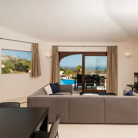 Sleeps 9 Pool Air Con Wifi