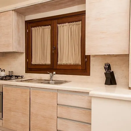 Sleeps 9 Pool Air Con Wifi Abbiadori